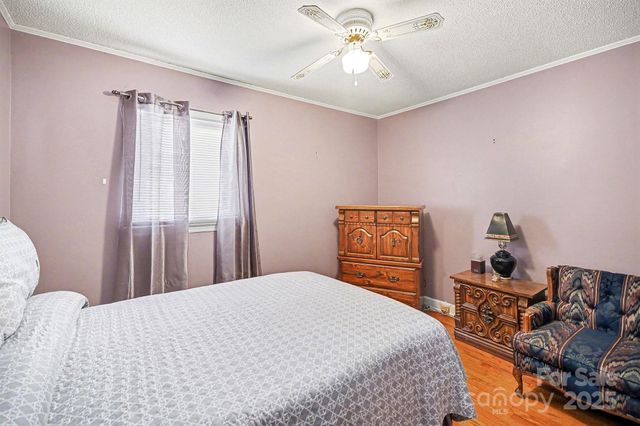 133 S Caldwell Avenue, Newton, NC 28658