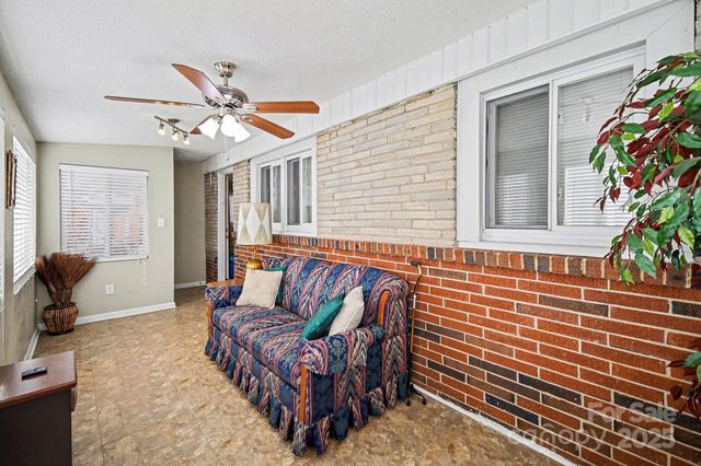 133 S Caldwell Avenue, Newton, NC 28658