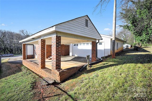 133 S Caldwell Avenue, Newton, NC 28658