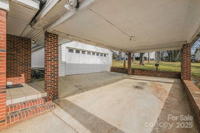 133 S Caldwell Avenue, Newton, NC 28658