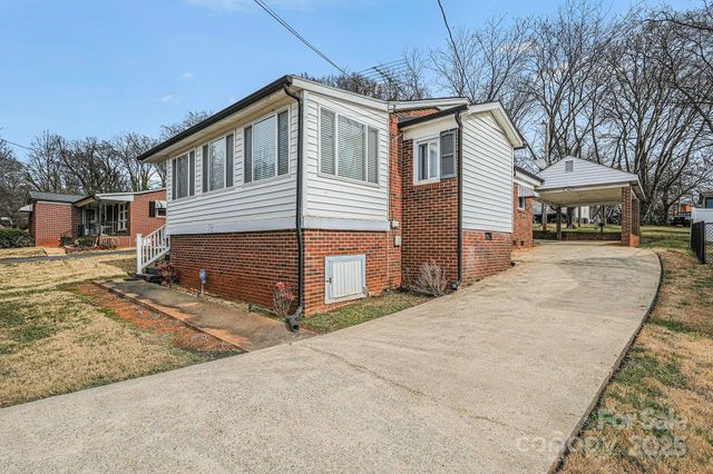 133 S Caldwell Avenue, Newton, NC 28658