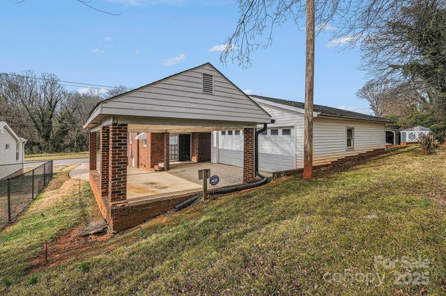 133 S Caldwell Avenue, Newton, NC 28658