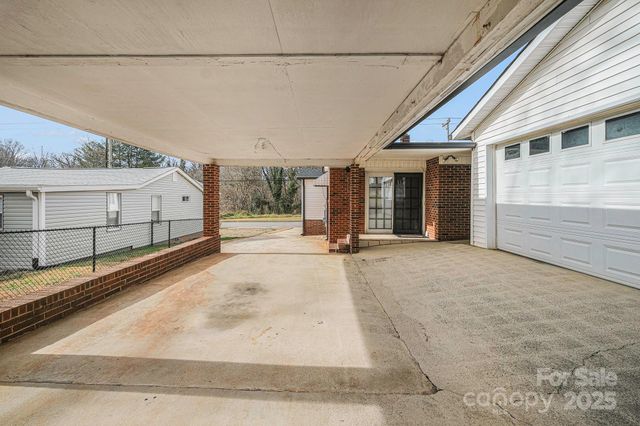 133 S Caldwell Avenue, Newton, NC 28658