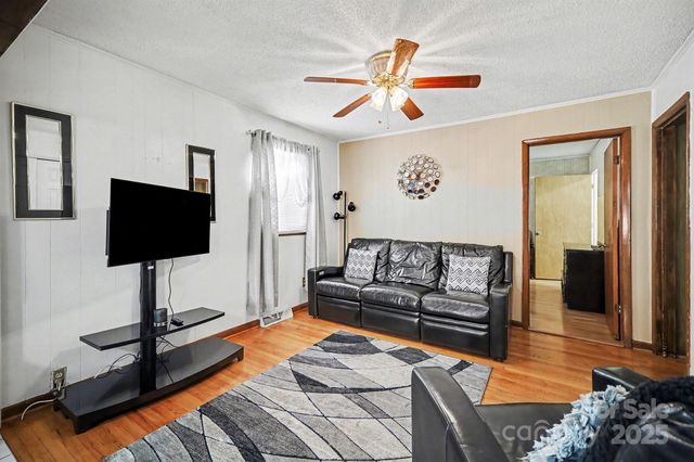 133 S Caldwell Avenue, Newton, NC 28658