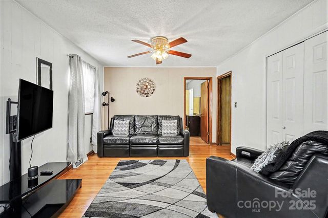 133 S Caldwell Avenue, Newton, NC 28658