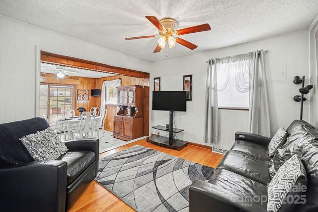 133 S Caldwell Avenue, Newton, NC 28658