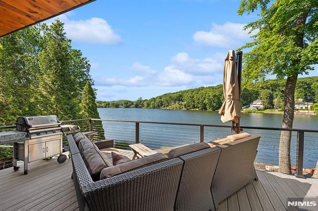 177 High Crest, West Milford, NJ 07480