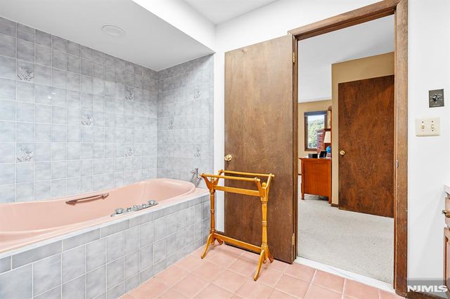 177 High Crest, West Milford, NJ 07480