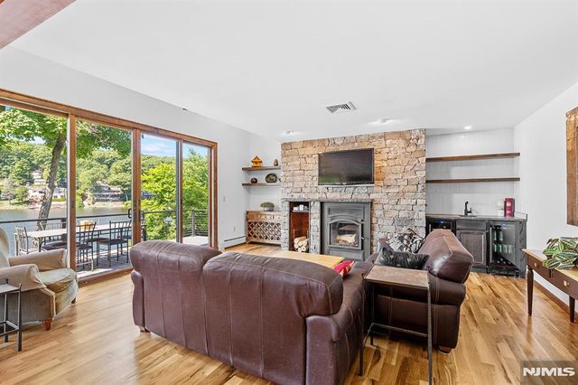 177 High Crest, West Milford, NJ 07480
