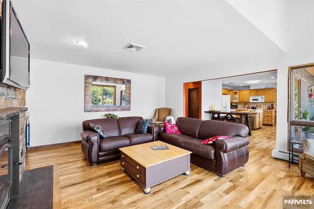 177 High Crest, West Milford, NJ 07480