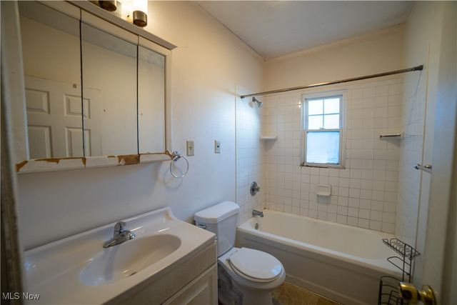 1040 Mercer Avenue, Akron, OH 44320