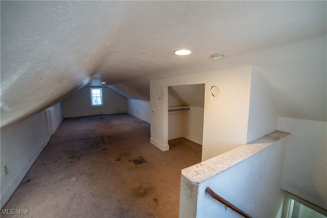 1040 Mercer Avenue, Akron, OH 44320