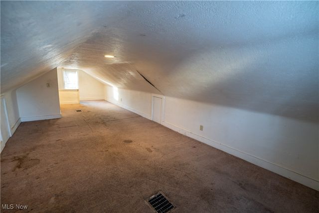 1040 Mercer Avenue, Akron, OH 44320