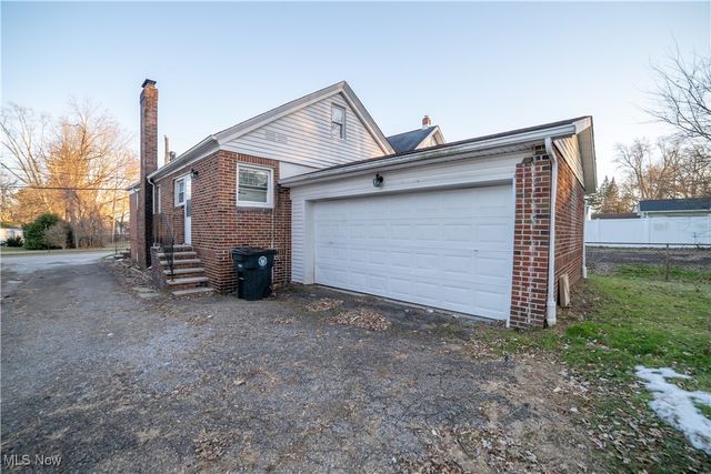 1040 Mercer Avenue, Akron, OH 44320