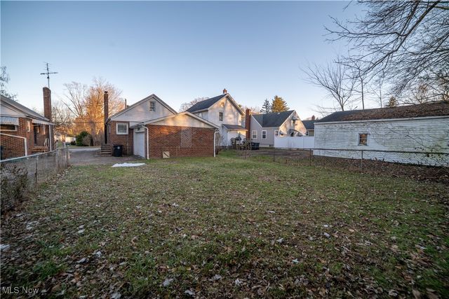 1040 Mercer Avenue, Akron, OH 44320