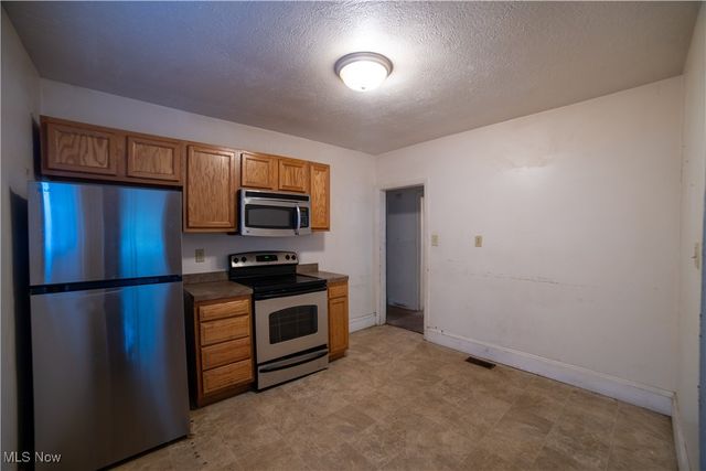 1040 Mercer Avenue, Akron, OH 44320