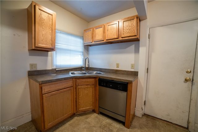 1040 Mercer Avenue, Akron, OH 44320