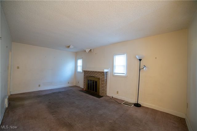 1040 Mercer Avenue, Akron, OH 44320