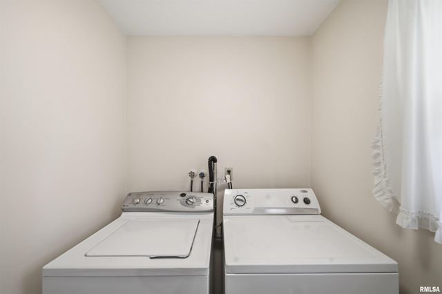 1404 E GLEN Avenue, Peoria Heights, IL 61616