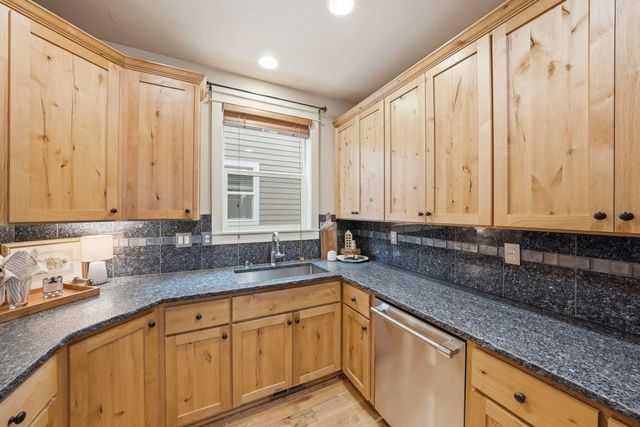 912 E Timber Pine Drive, Sisters, OR 97759