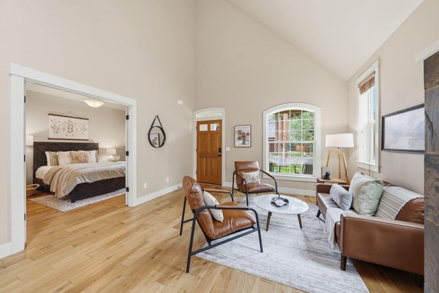 912 E Timber Pine Drive, Sisters, OR 97759