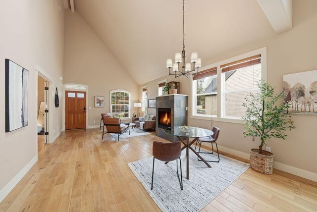 912 E Timber Pine Drive, Sisters, OR 97759