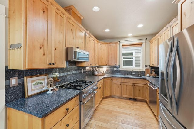 912 E Timber Pine Drive, Sisters, OR 97759