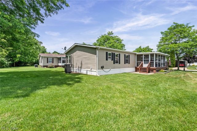 43 Periwinkle Drive, Olmsted Twp, OH 44138