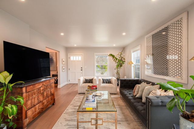 1930 Stockton St, Napa, CA 94559