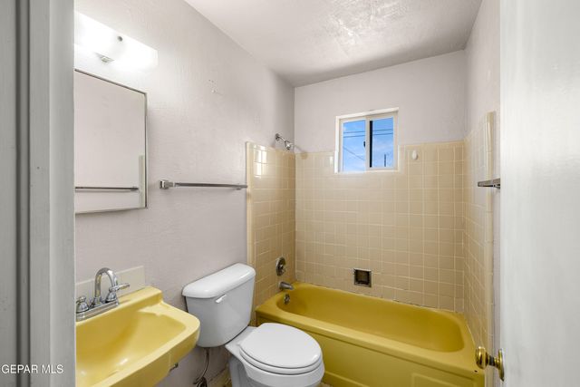 8213 MINEOLA Drive, El Paso, TX 79925