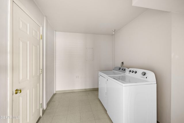 8213 MINEOLA Drive, El Paso, TX 79925