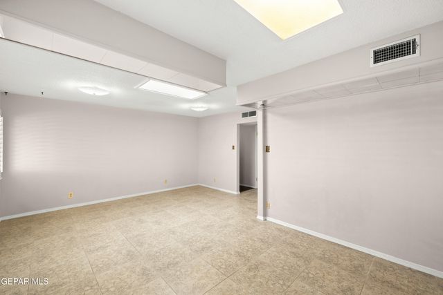 8213 MINEOLA Drive, El Paso, TX 79925