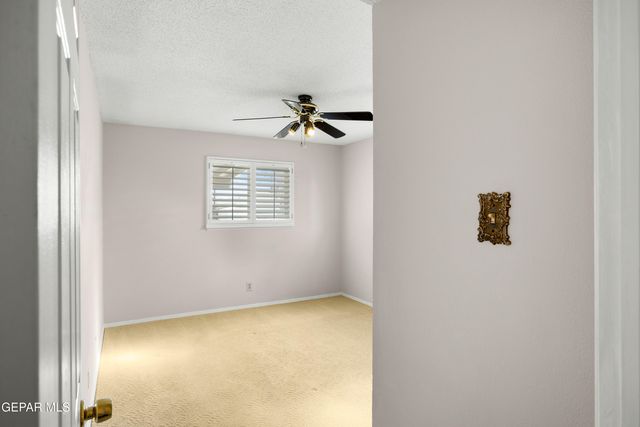 8213 MINEOLA Drive, El Paso, TX 79925