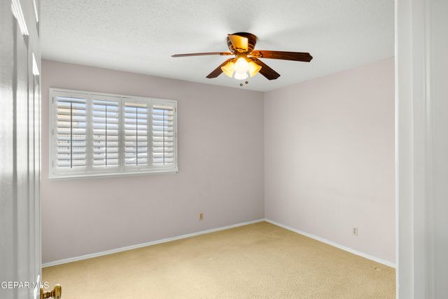 8213 MINEOLA Drive, El Paso, TX 79925