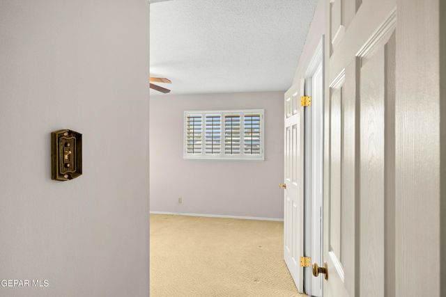 8213 MINEOLA Drive, El Paso, TX 79925