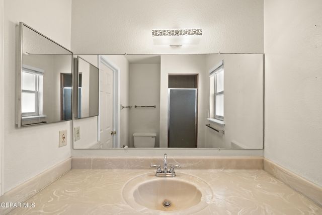 8213 MINEOLA Drive, El Paso, TX 79925