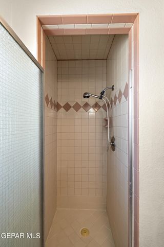 8213 MINEOLA Drive, El Paso, TX 79925