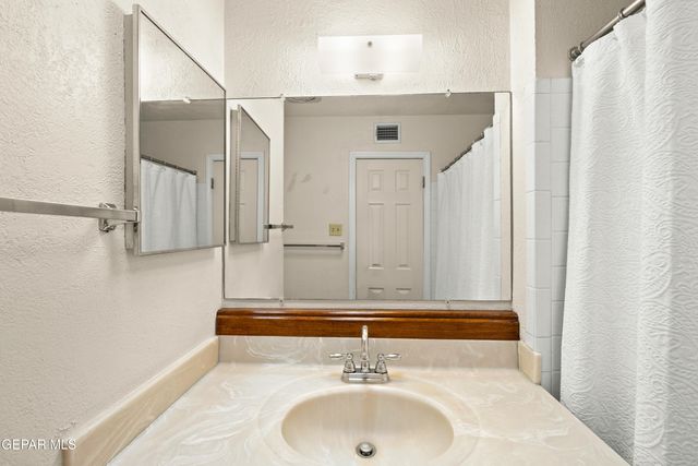 8213 MINEOLA Drive, El Paso, TX 79925