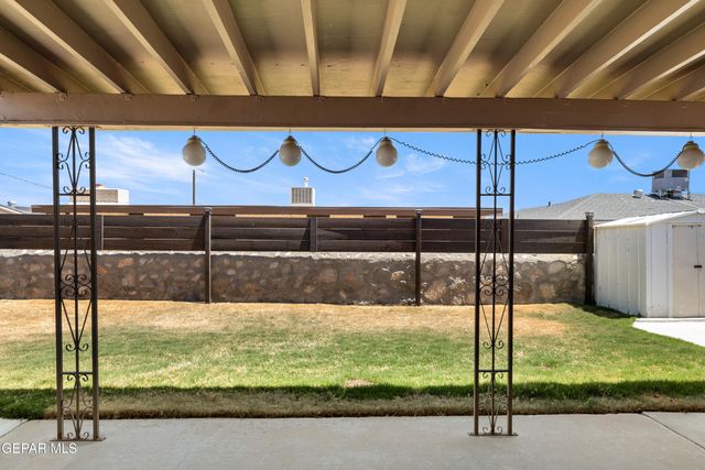 8213 MINEOLA Drive, El Paso, TX 79925