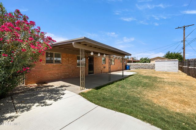 8213 MINEOLA Drive, El Paso, TX 79925