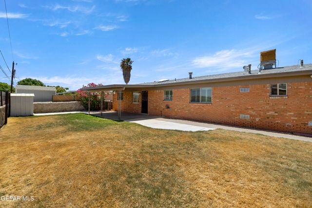 8213 MINEOLA Drive, El Paso, TX 79925