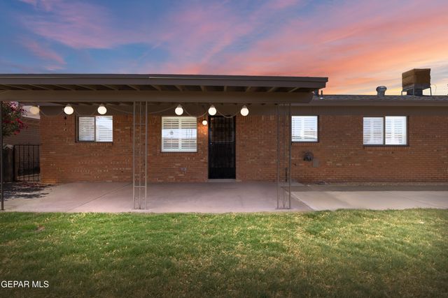 8213 MINEOLA Drive, El Paso, TX 79925