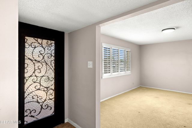 8213 MINEOLA Drive, El Paso, TX 79925