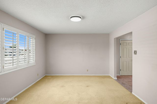 8213 MINEOLA Drive, El Paso, TX 79925