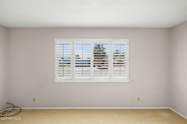 8213 MINEOLA Drive, El Paso, TX 79925