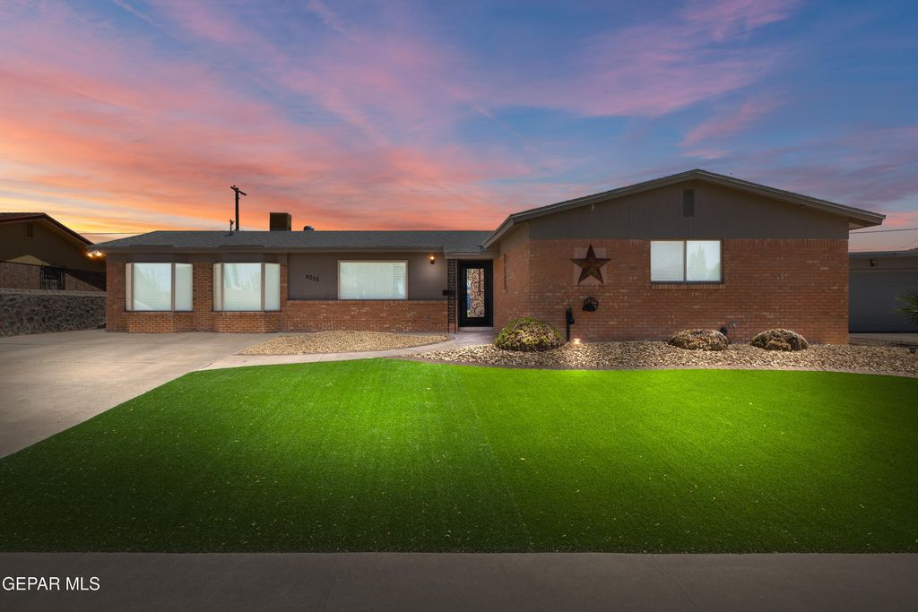 8213 MINEOLA Drive, El Paso, TX 79925