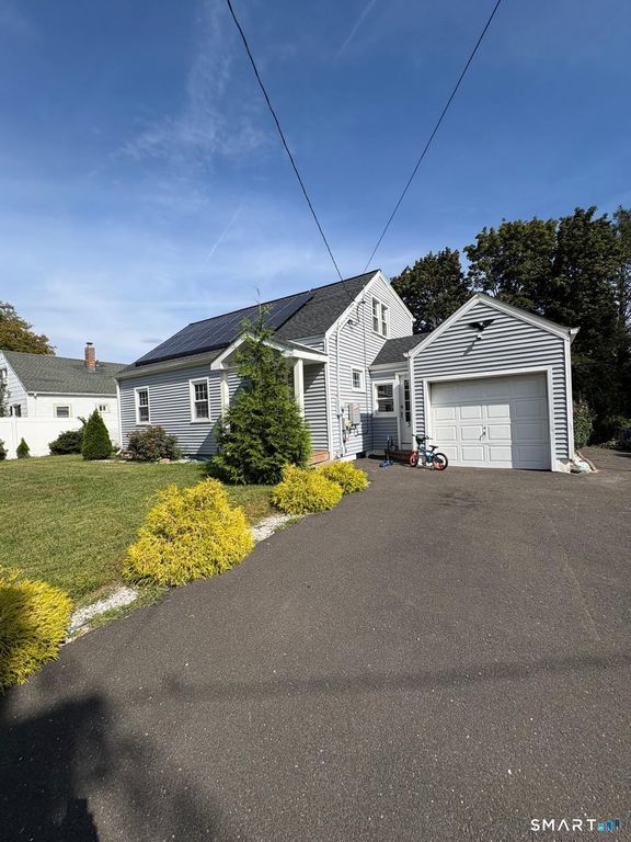 350 Roger Williams Road, Bridgeport, CT 06610