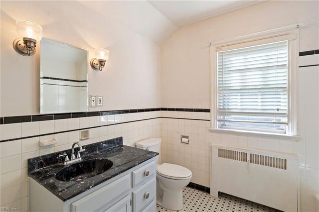 811 Park PL, Hampton, VA 23669