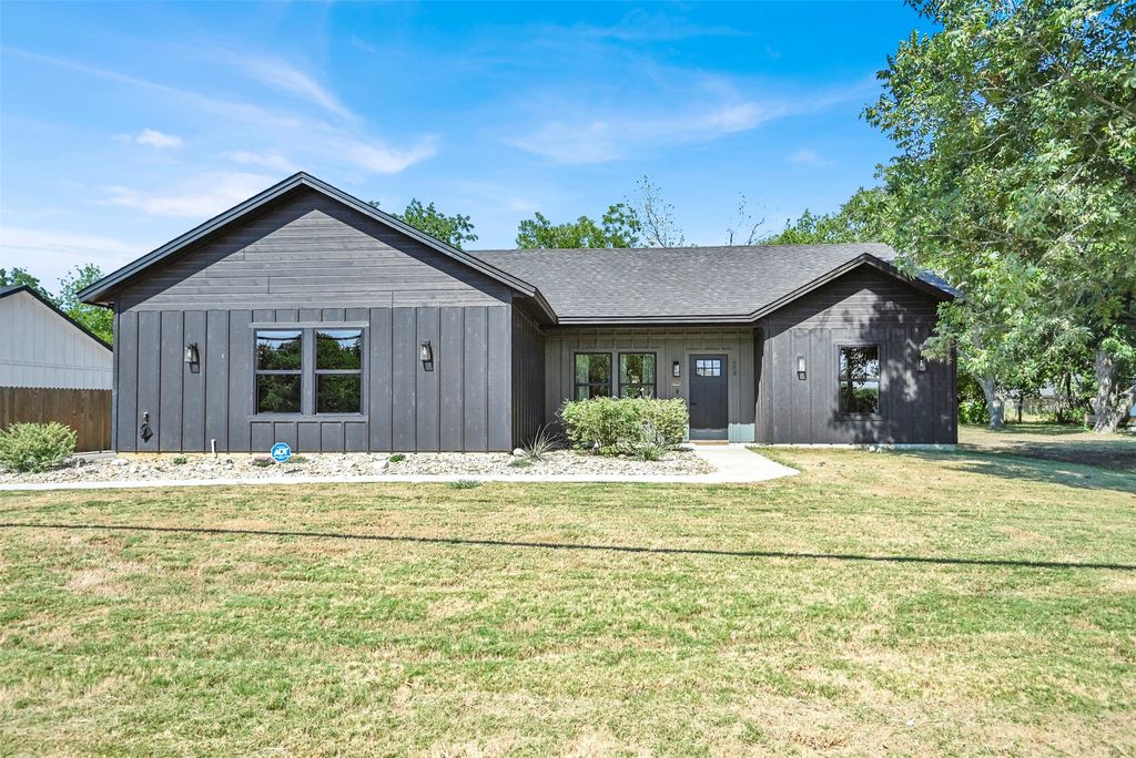 928 Country Club Road, Cleburne, TX 76033 — photo 2
