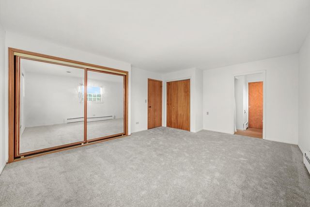 1406 W Lincoln Road, Mchenry, IL 60051